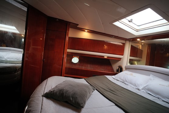 luna yacht | AED700/hour